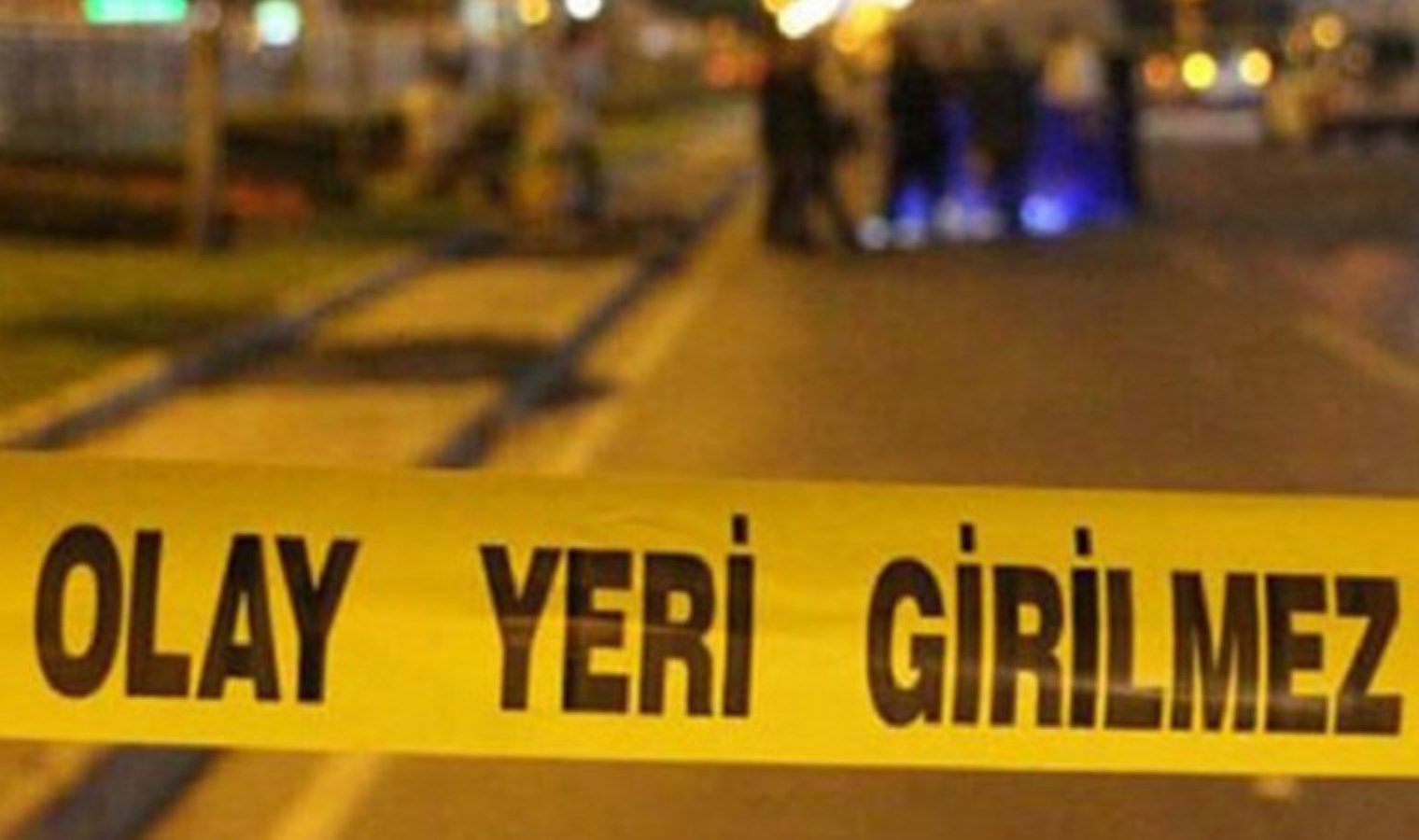 14 ve 17 yaşındaki iki çocuk sokak ortasında silahla çatıştı: 1 ölü